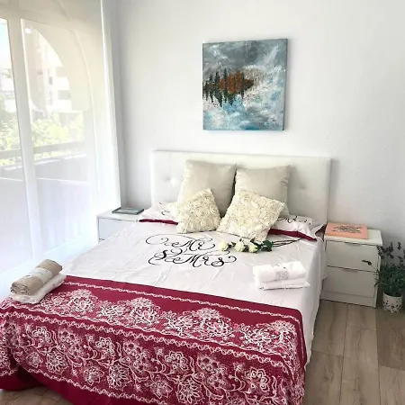 Light And Cozy In Apartment *